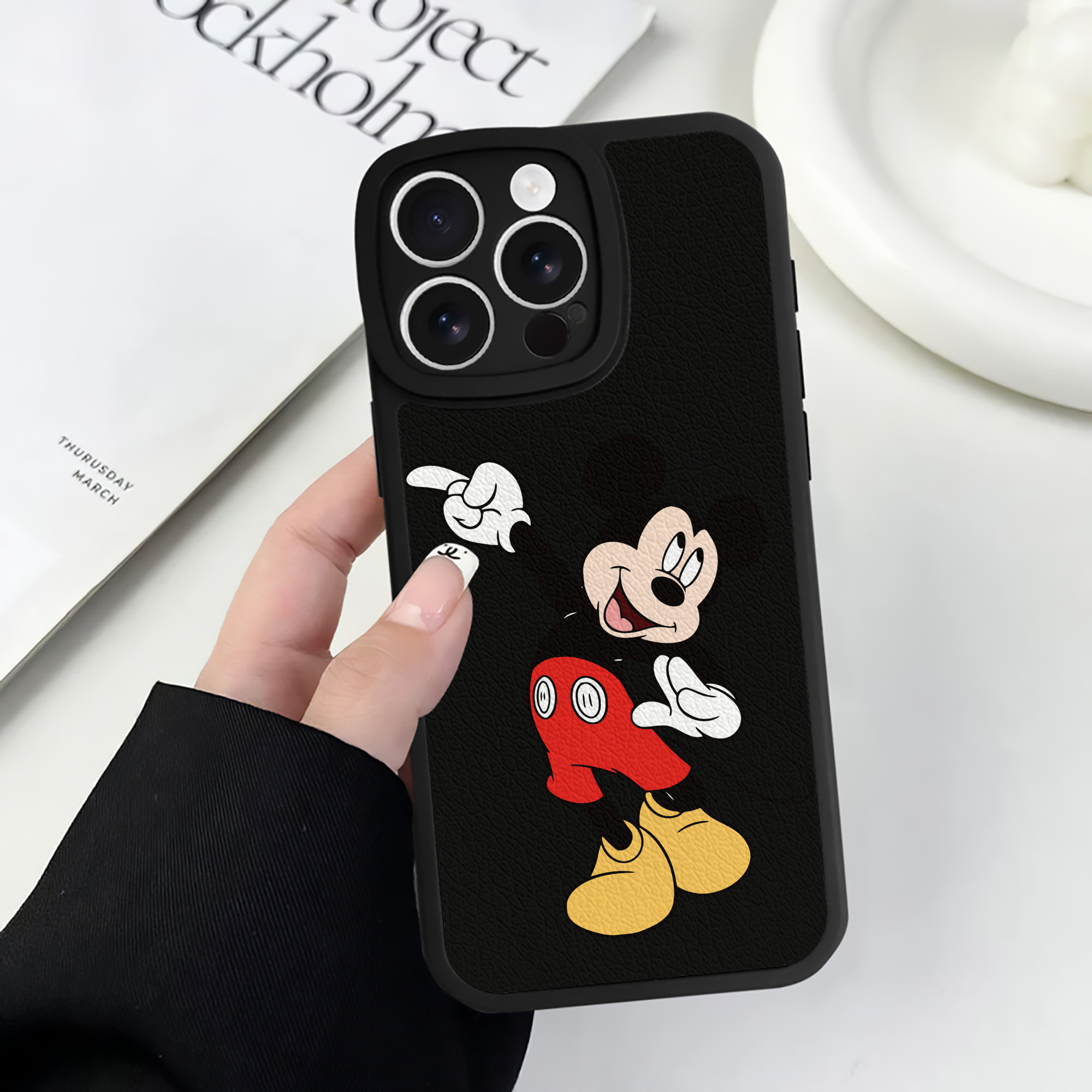 （画像用） ミッキーマウス Mickey Mouse 【iPhone 16シリーズ対応】シリコンスマホケース（レザー調） 材質：シリコン